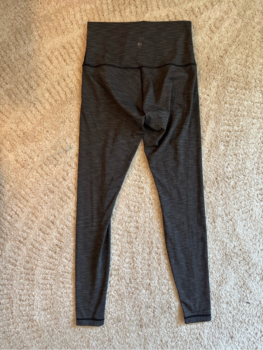 Lululemon full length Wunder Under in Luxtreme size 8, Heathered Grey, EUC!!